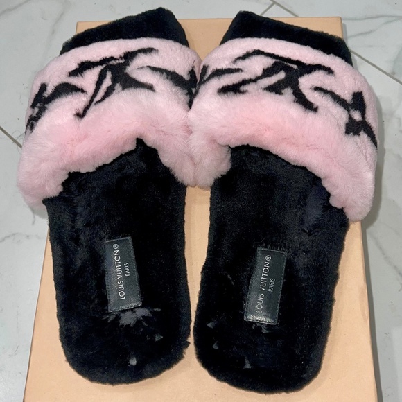 AUTHENTIC Louis Vuitton Mink Slippers in Pink/Black - Picture 5 of 6